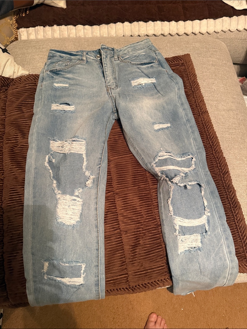 SHEIN Light Blue Ripped Relaxed Fit Jeans